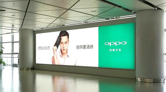 機場到達(dá)燈箱廣告