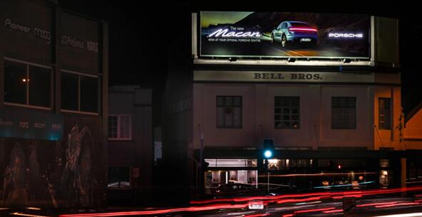 布里斯班機(jī)場(chǎng)高速?gòu)V告