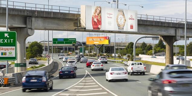 布里斯班機(jī)場(chǎng)高速?gòu)V告